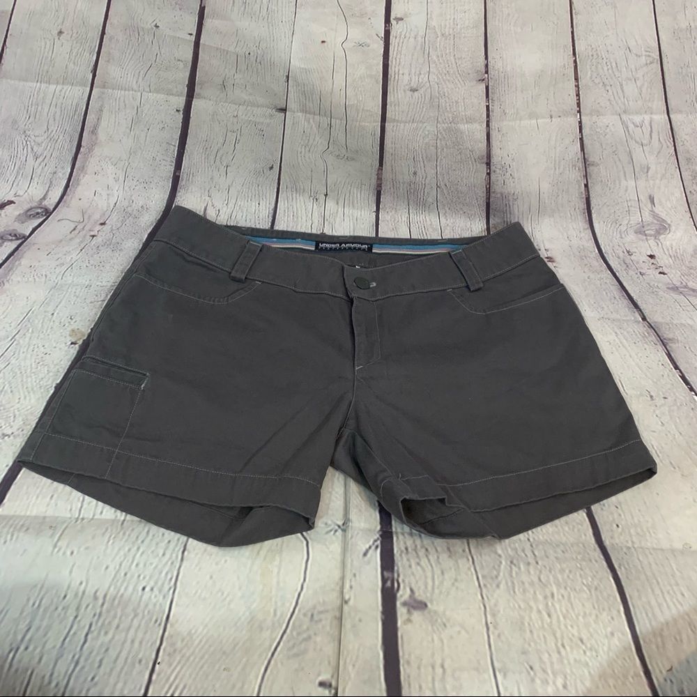 Under Armour Gray Cargo Shorts size 12